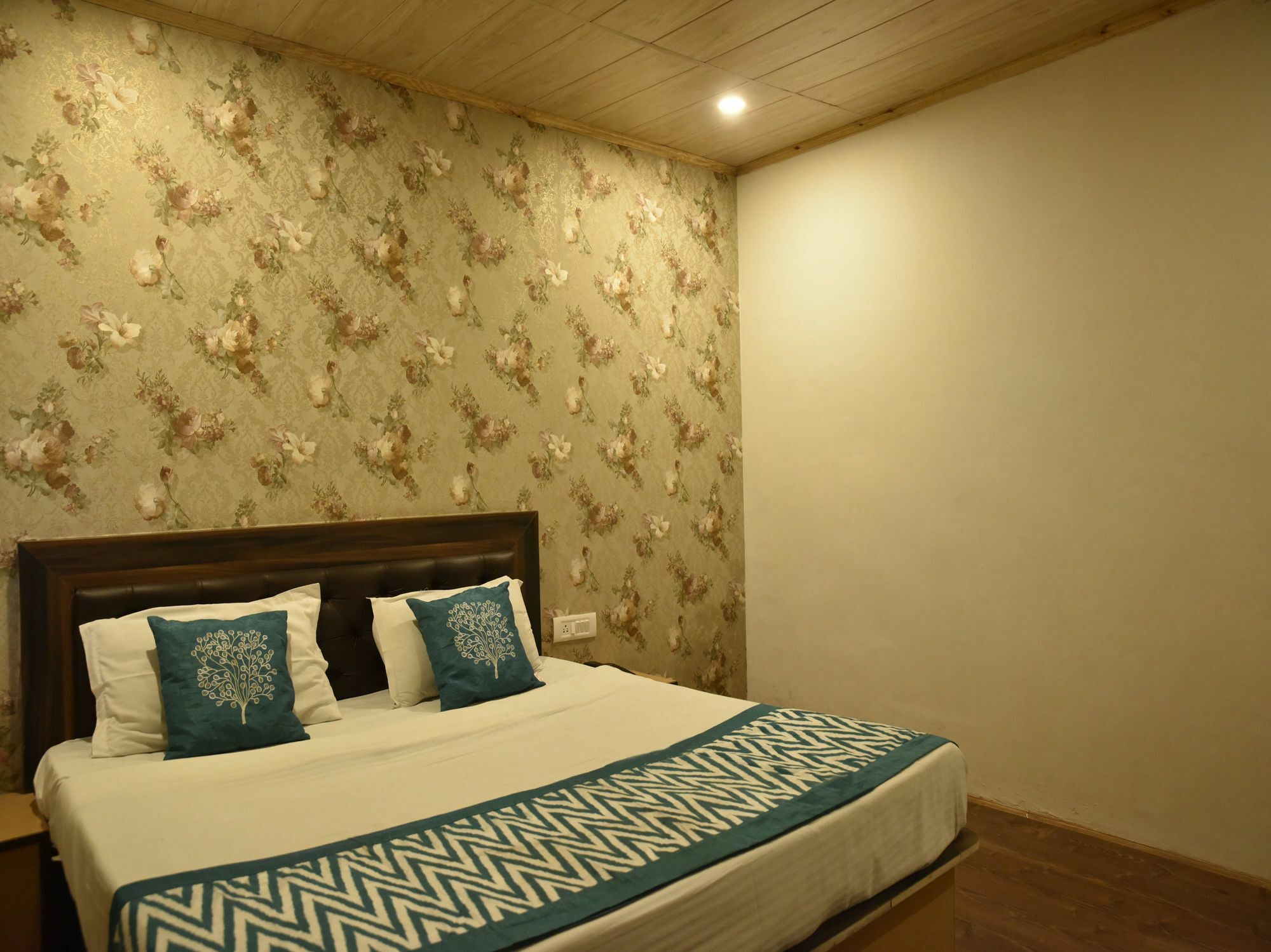 Oyo 8917 Hotel Crystal Palace Shimla Exterior photo